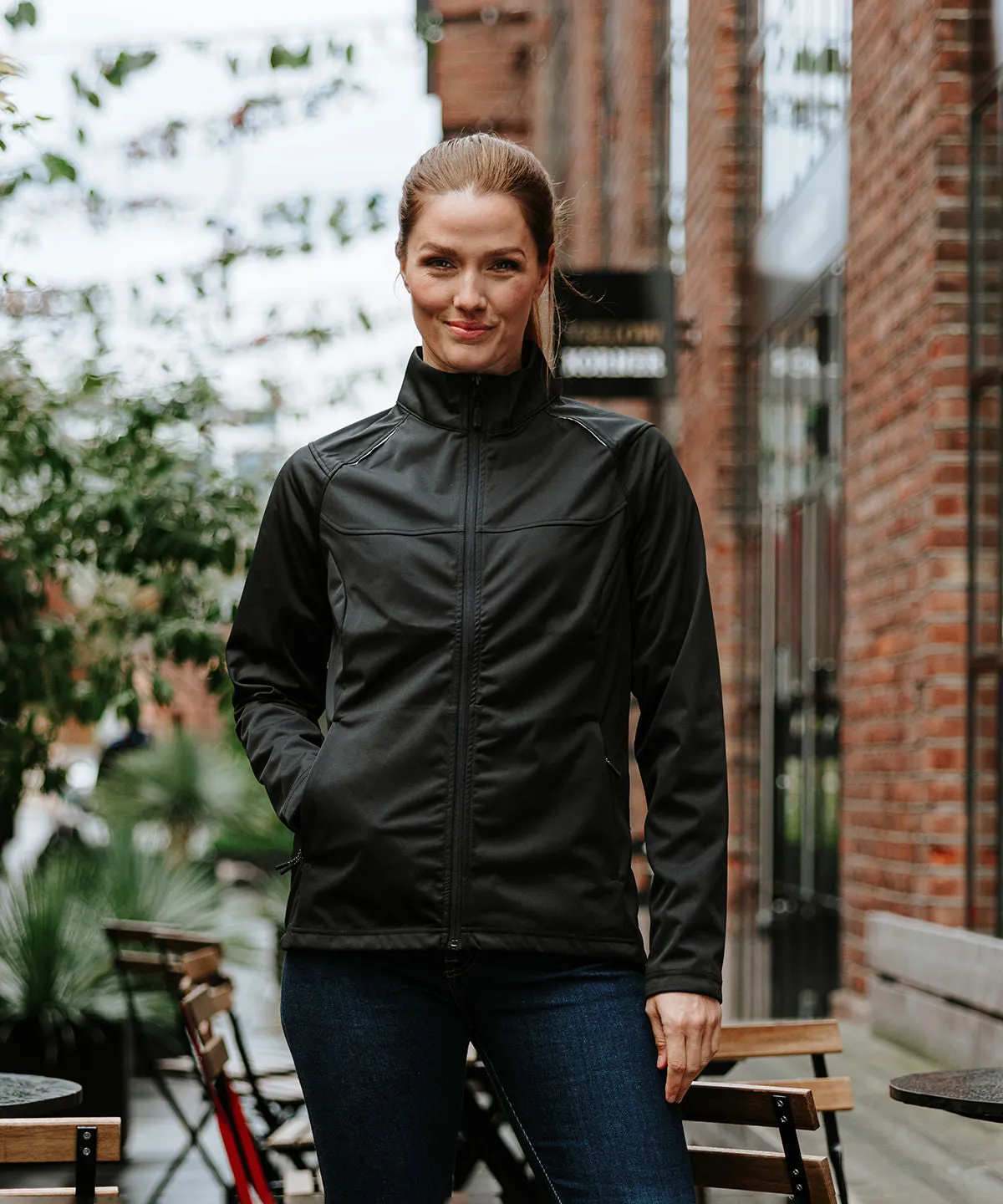 Womens Greenwich lightweight softshell | Black